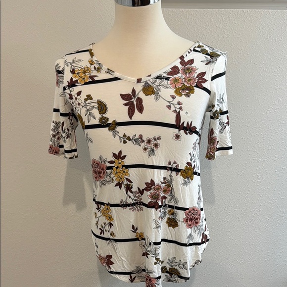 Maurices Fitted Short Sleeve Tee White Black - Picture 1 of 4